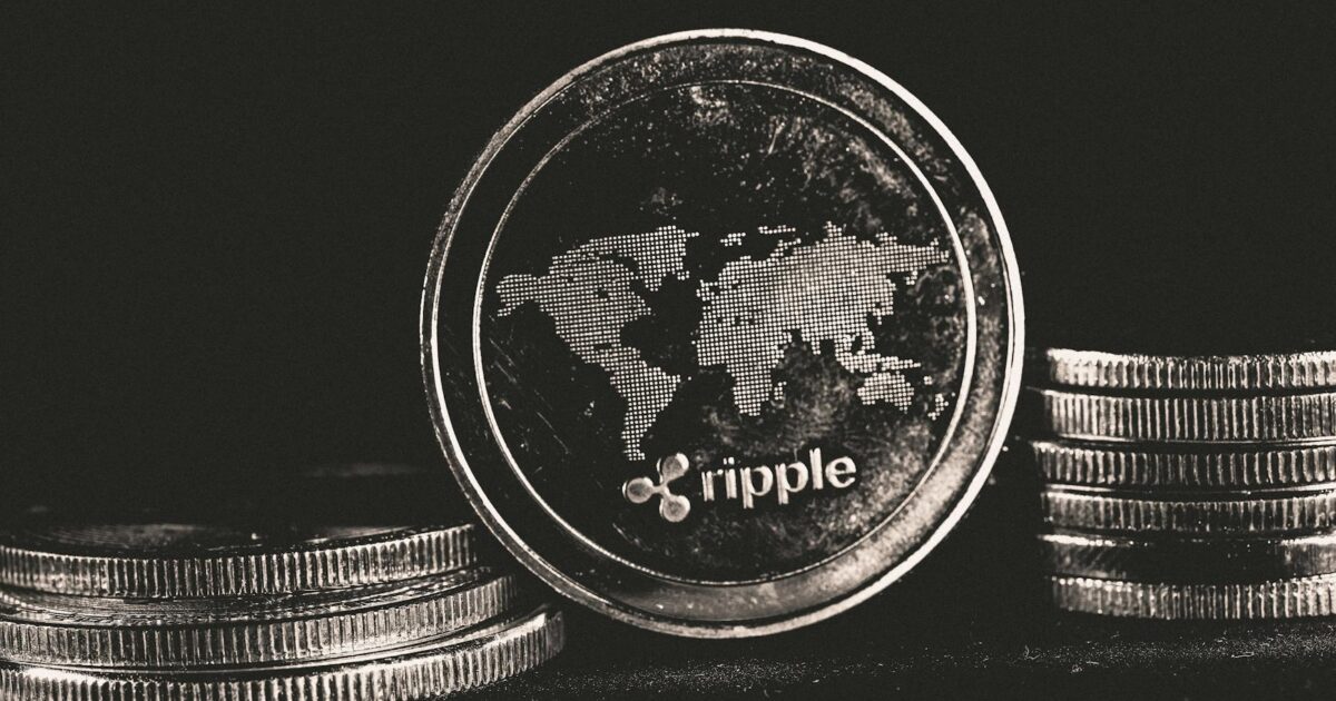 XRP Faces Prolonged Bear Pressure as Regulatory Fog Weighs on Altcoin Recovery